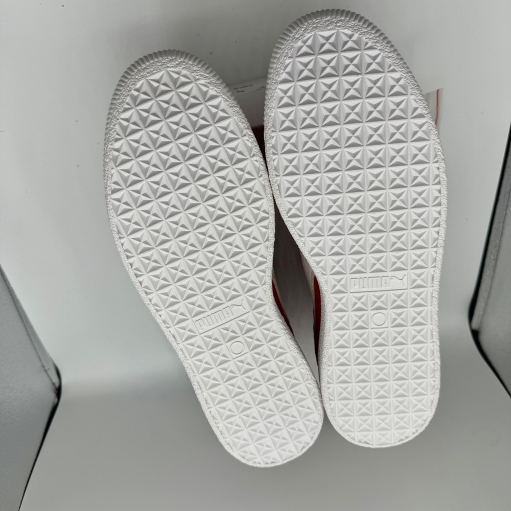 NWT Puma Suede VTG Textured Leather Sneakers , extra laces , high risk red white - Picture 11 of 16